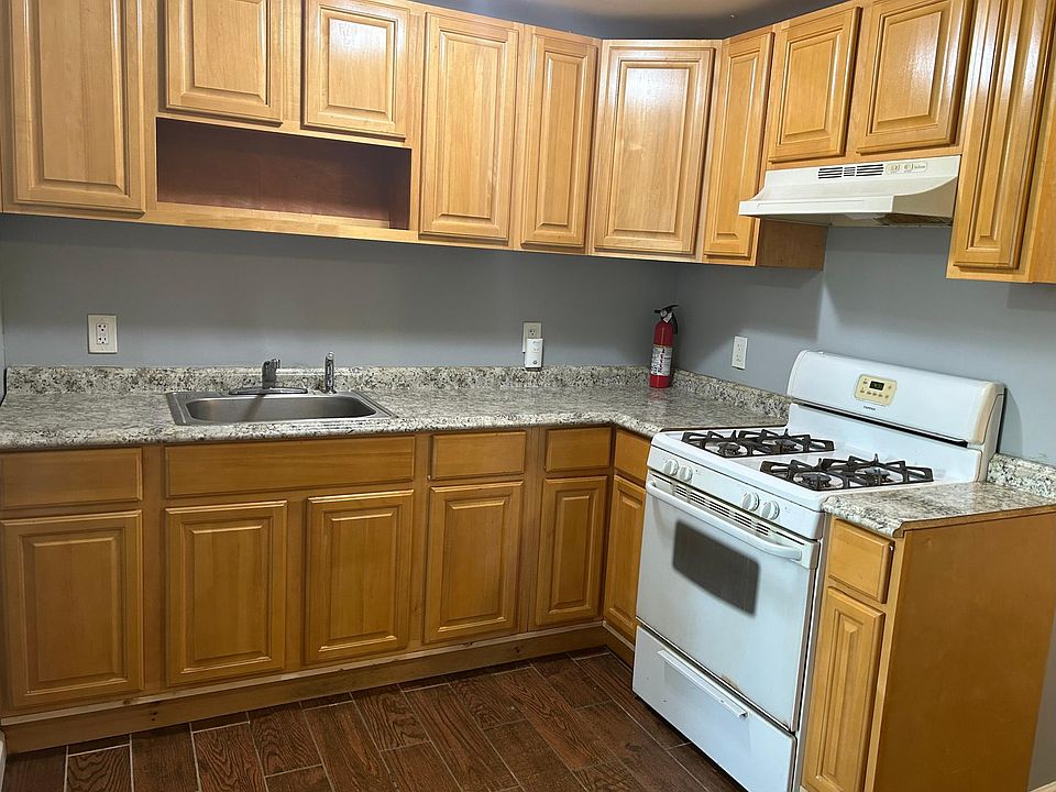 1st image of 119 S 13th St Floor 3
