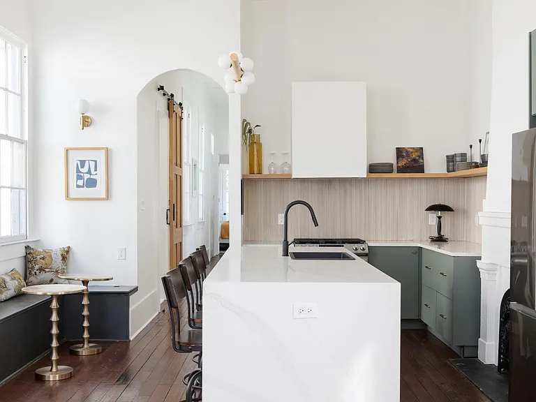 2833 Carondelet St — Photo 10