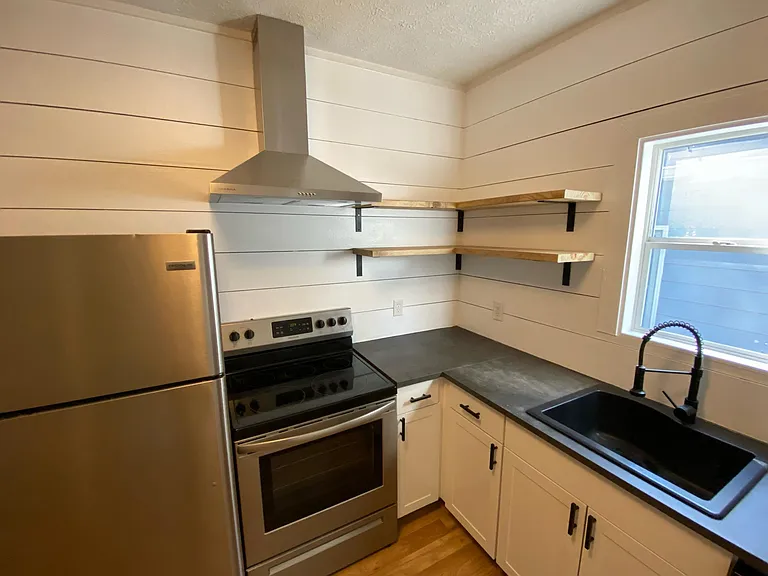 1816 Woodlawn Ave — Photo 6