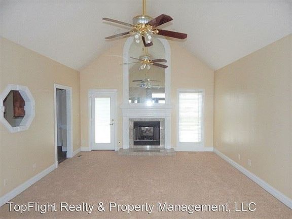 2nd image of 3162 Quincy Ln
