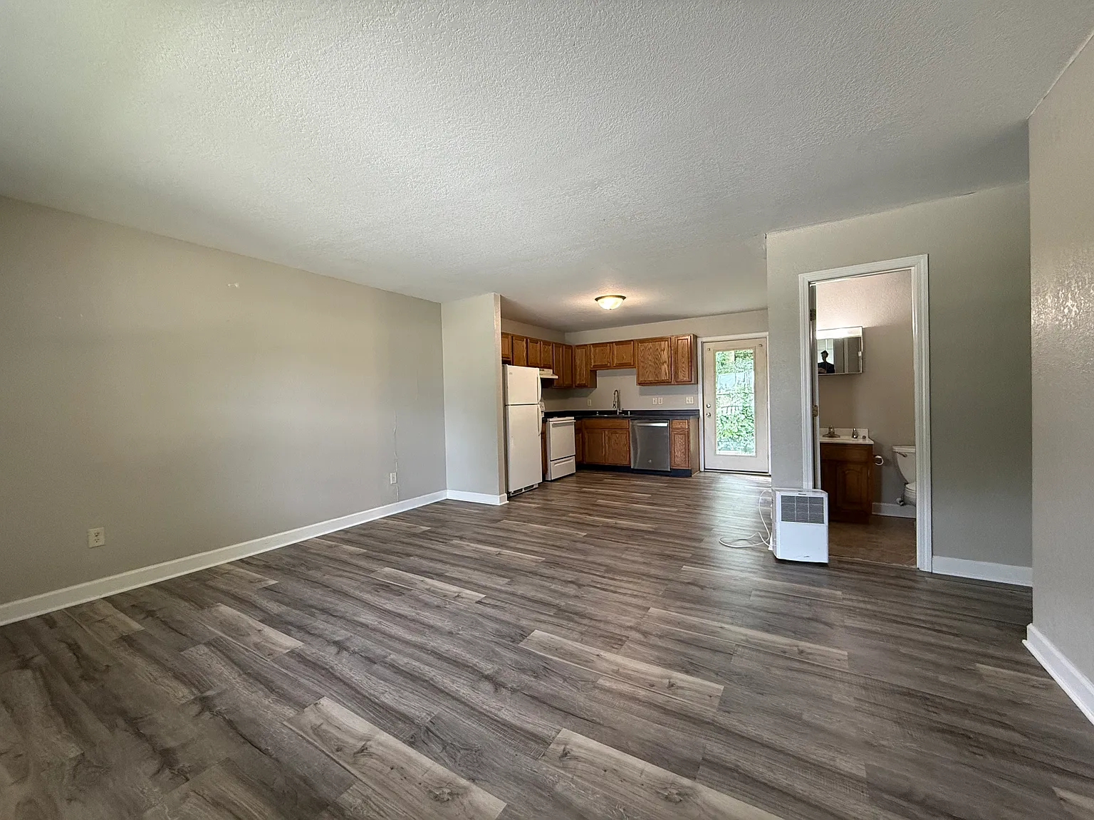 2 bed, 800 sqft, $900 — Photo 1