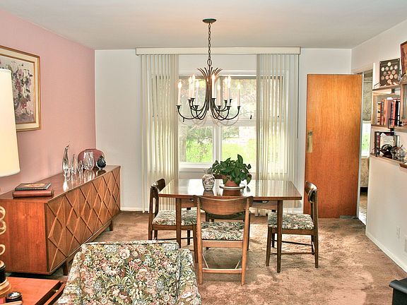 4th image of 19 Delford Ave