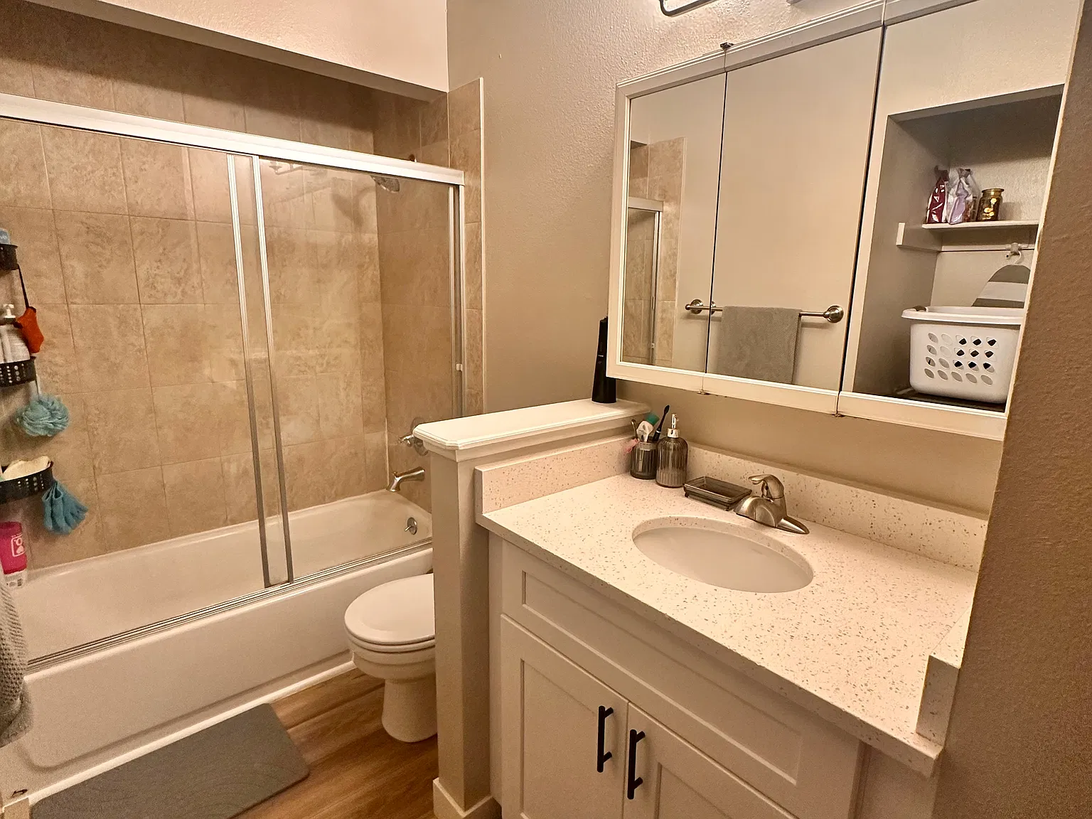 2 bed, 1.5 bath, 918 sqft, $1,750 — Photo 3