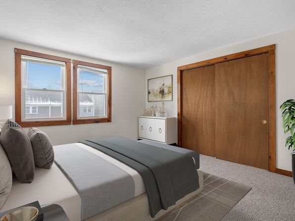 300 Falmouth Rd APT 7E, Mashpee, MA 02649