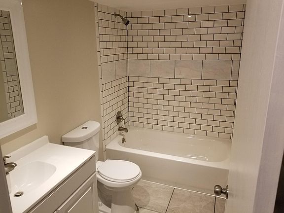 4th image of 2753 S Centerbrook Dr