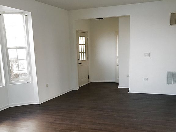3rd image of 24956 W Gates Ln