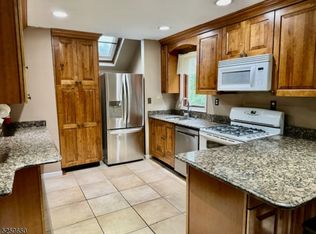 107 Upper Greenwood Lake Rd W, Hewitt, NJ 07421