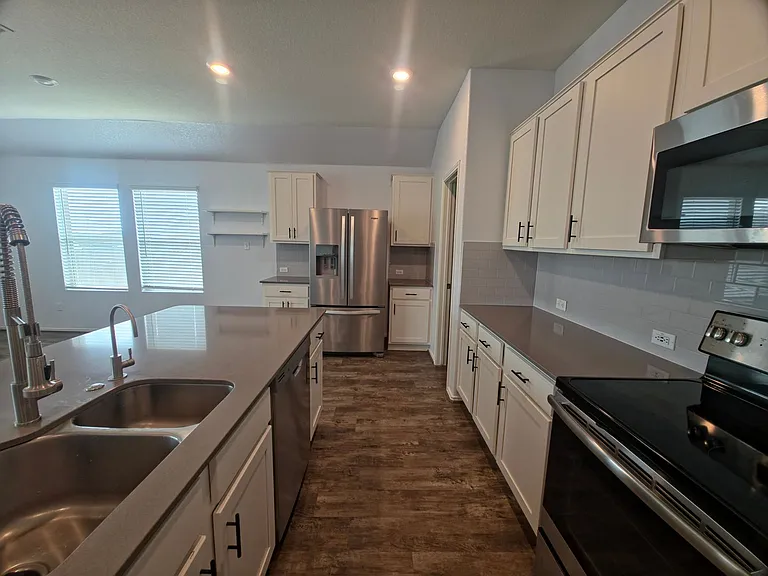 746 Carol Dr — Photo 5