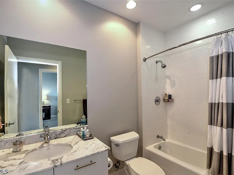 3000 Oasis Grand Blvd #407 — Photo 21
