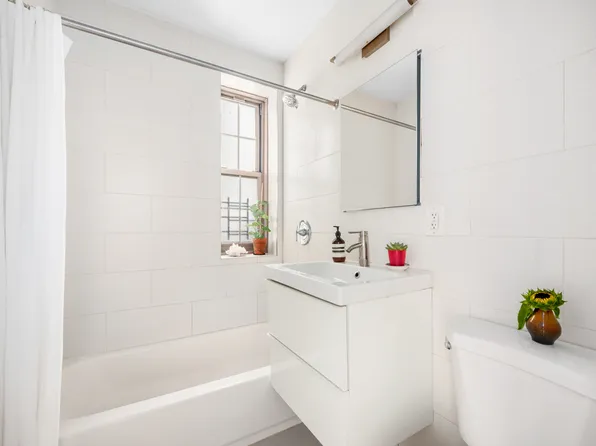 1100 Grand Concourse image 7 of 9