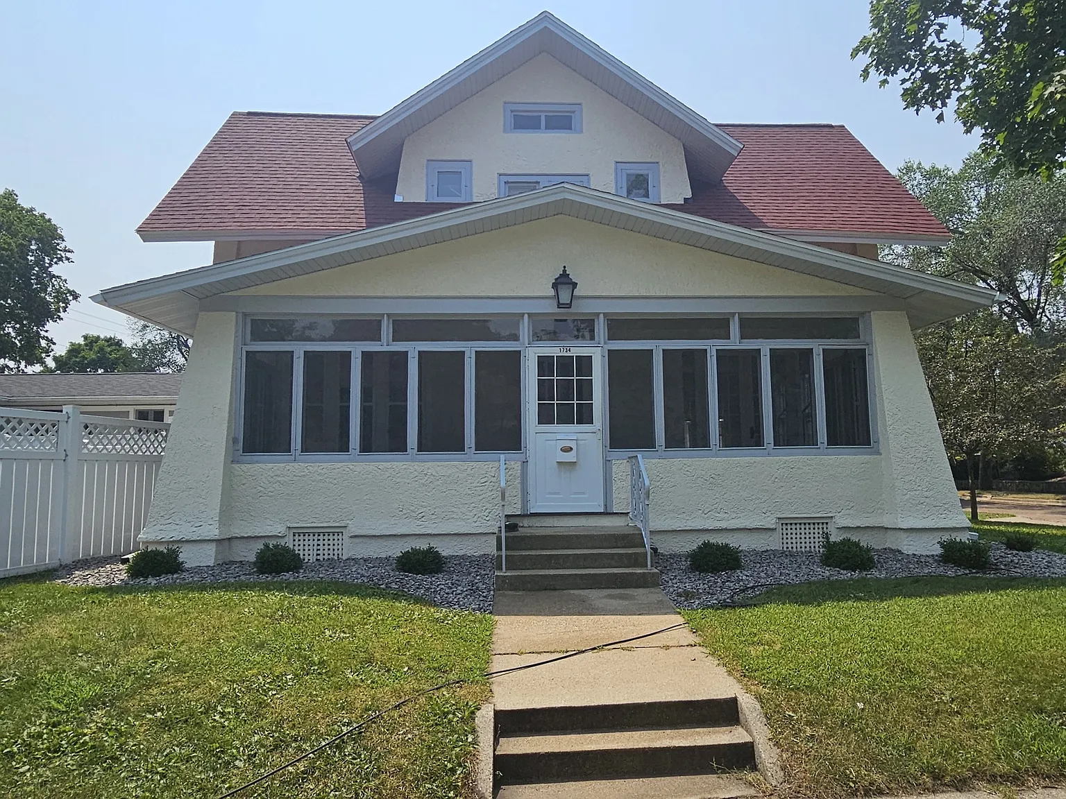2 bed, 2600 sqft, $2,300 — Photo 1