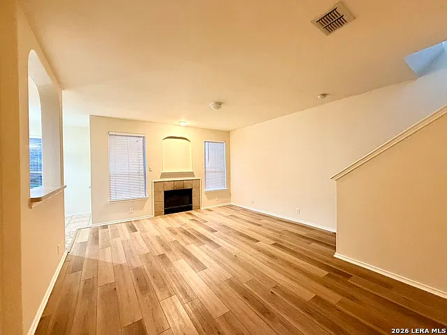 4 bed, 2.5 bath, 2361 sqft, $2,100 — Photo 3