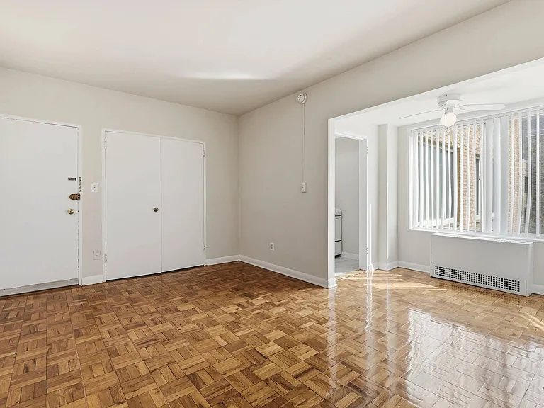 Empire Apartments — Photo 11