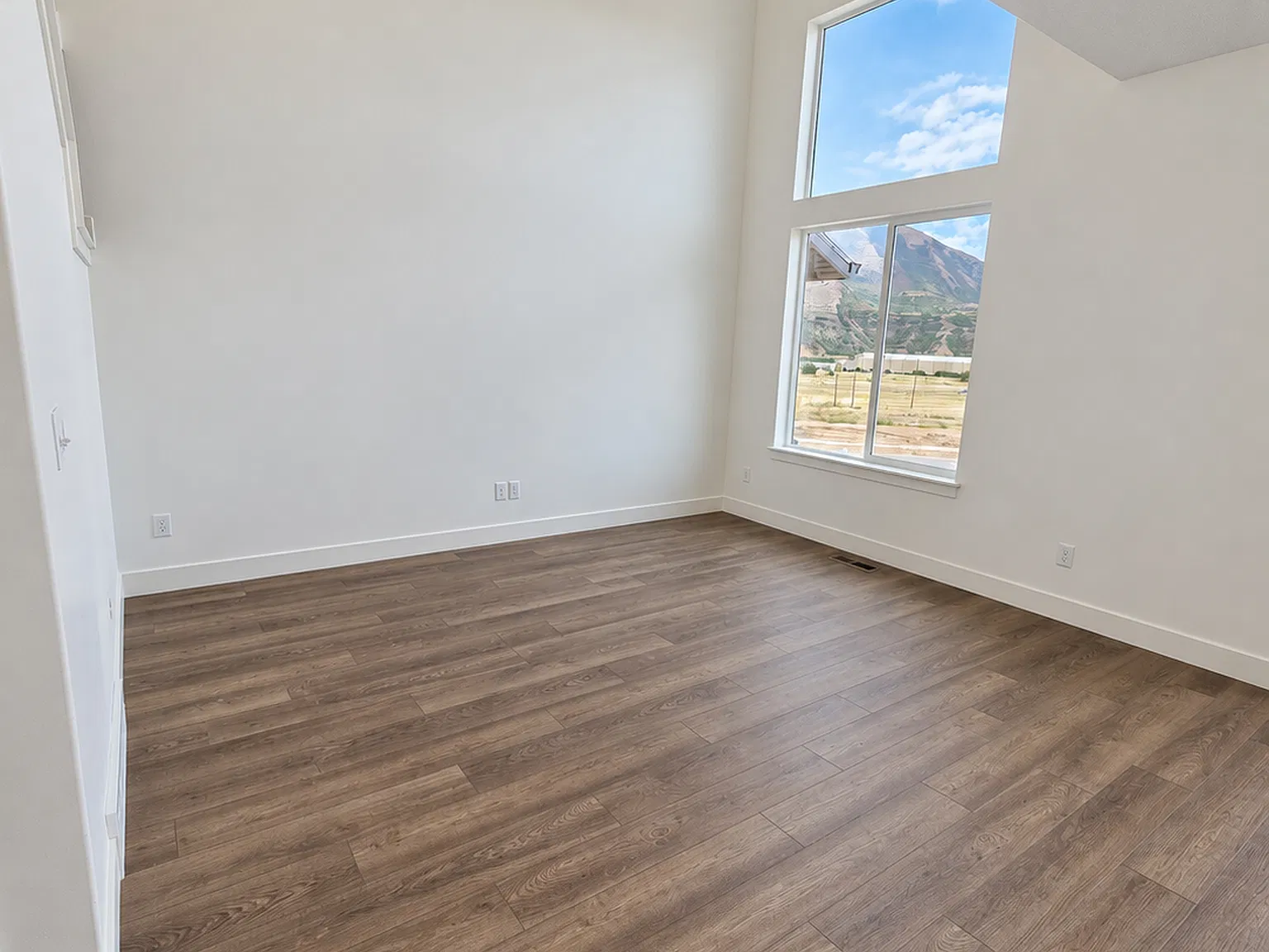 3 bed, 2.5 bath, 1595 sqft, $1,995 — Photo 2