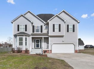817 Willbrook Cir, Sneads Ferry, NC 28460