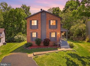 211 Keyes Ct, Sterling, VA 20164
