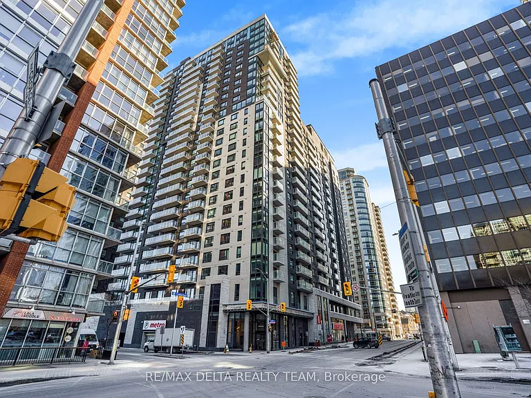 180 George St #2208 — Photo 1