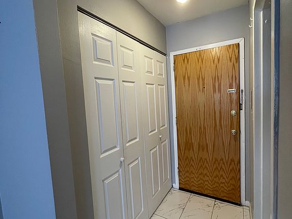 5th image of 5920 N Kenmore Ave APT 406