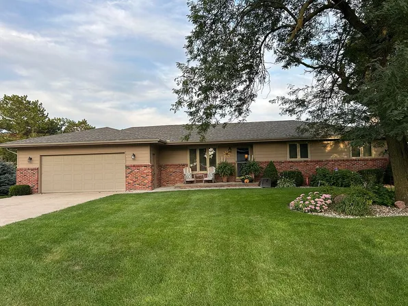 2602 Thunder Hill Rd, Fremont, NE 68025