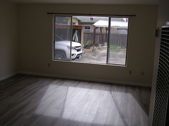 2nd image of 424 N Cloverdale Blvd APT D