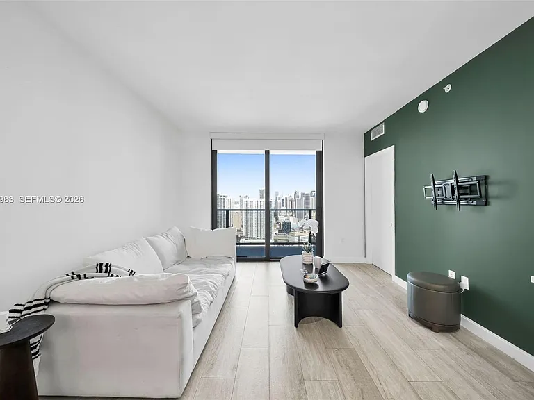 45 SW 9th St #3909 — Photo 8