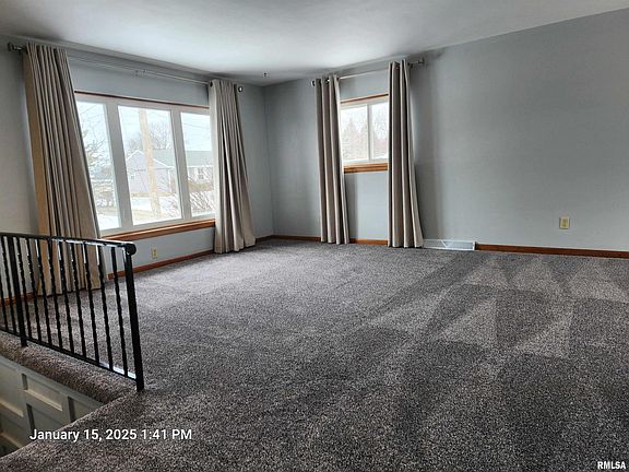 4th image of 2212 W Kensington Dr
