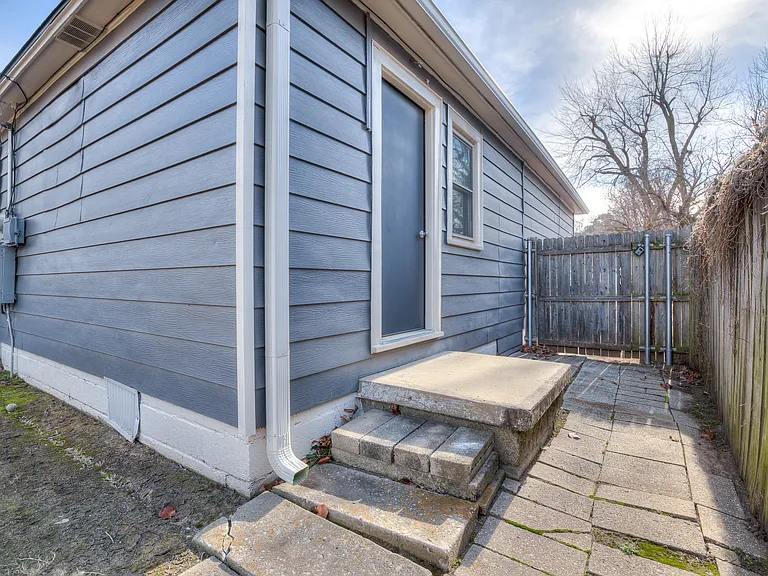 1111 W Comanche St — Photo 14