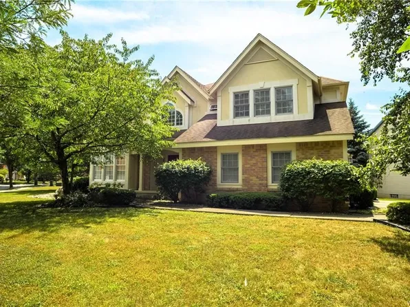 3 Fox Chase Ct, East Amherst, NY 14051