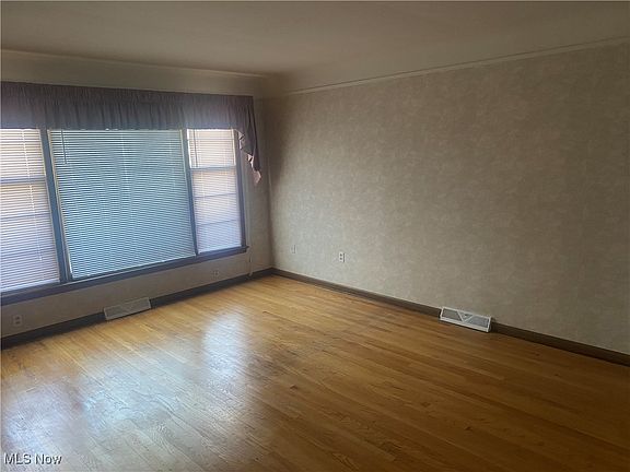 3rd image of 11712 Darlington Ave