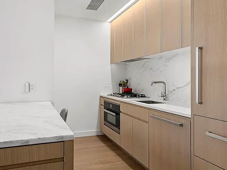 500 W 45th St #509 — Photo 3