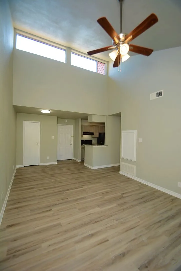 ROOKWOOD GOLF APARTMENTS — Photo 4