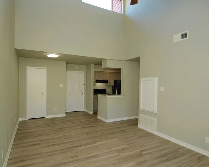 ROOKWOOD GOLF APARTMENTS — Photo 2