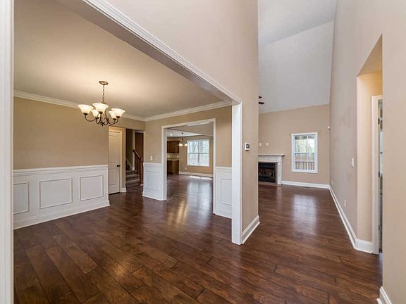 3rd image of 728 Cavalier Dr