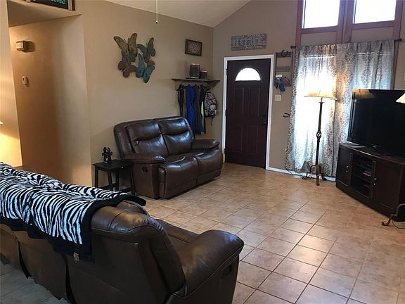 3rd image of 8065 Bonnie Cir