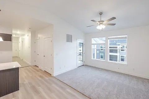 3 bed, 1272 sqft, $1,900 — Photo 4