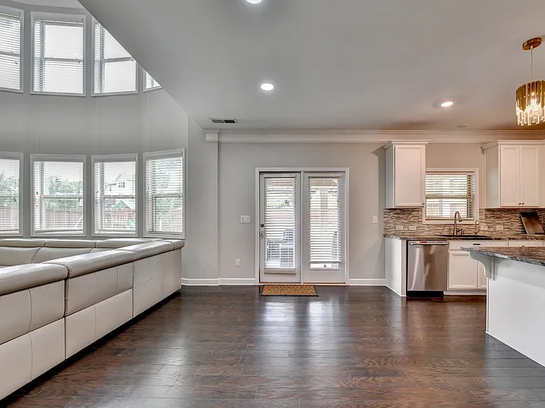 6035 Ashborough Park — Photo 46