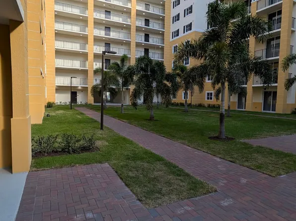 11253 NW 4th St, Miami, FL 33172