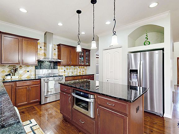 3rd image of 1325 N Portage Ave