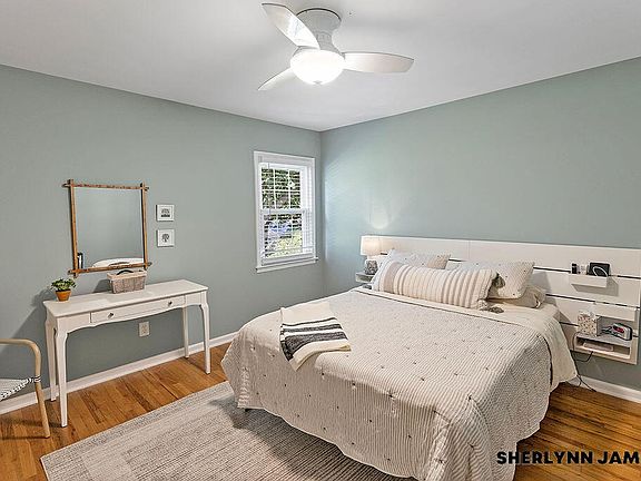 3rd image of 2442 Cranden Dr SE