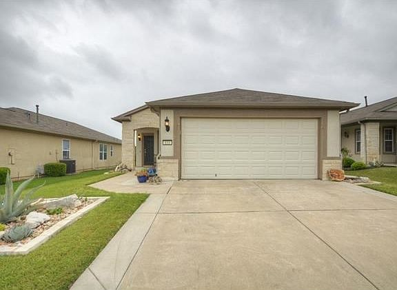 Near miles of walking trails and easy access to Ronald Regan Boulevard, this sun city Texas Pine Spring also back s up to a rolling nature preserve, adding privacy at the stone Patio.