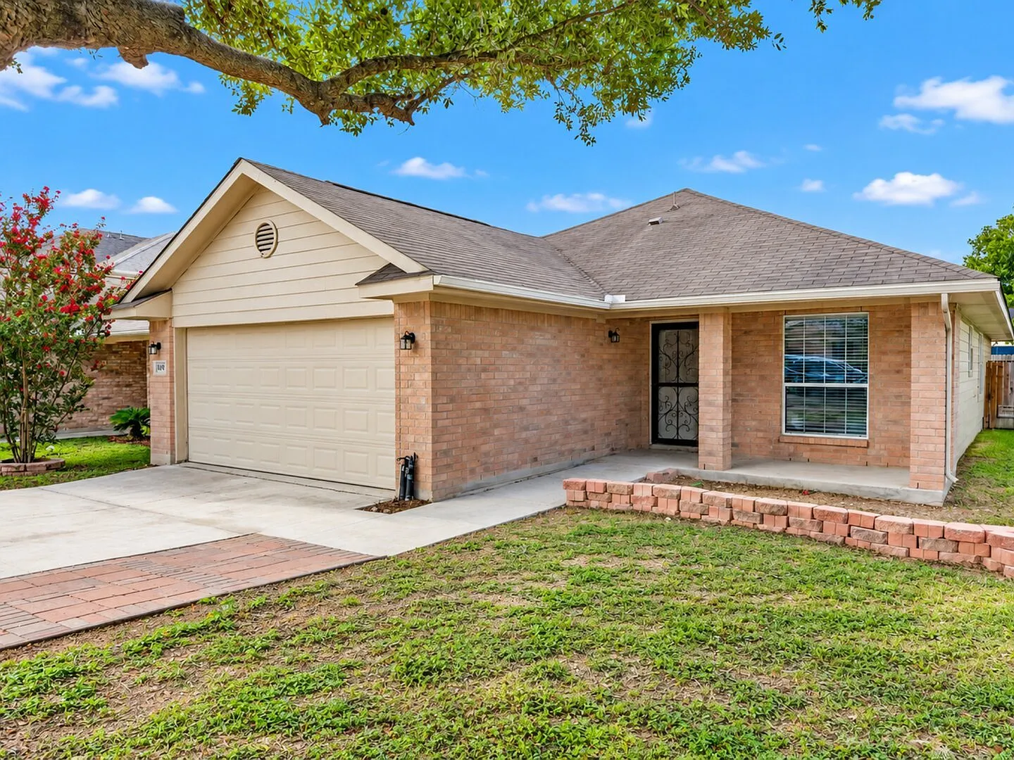 Move-In Special: off the first full month's rent with a 12-month lease — Photo 4