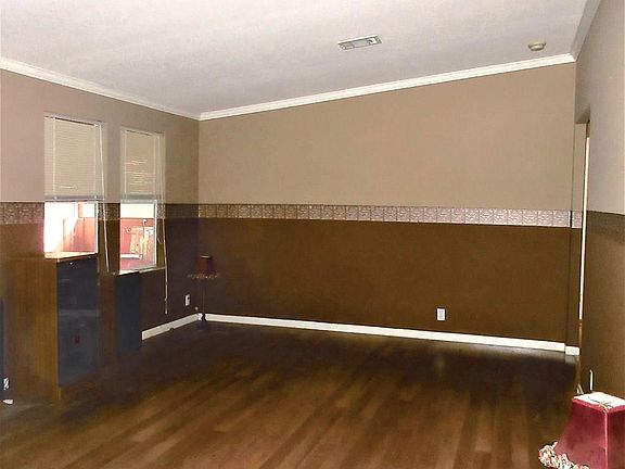 4th image of 2615 Forest Park St