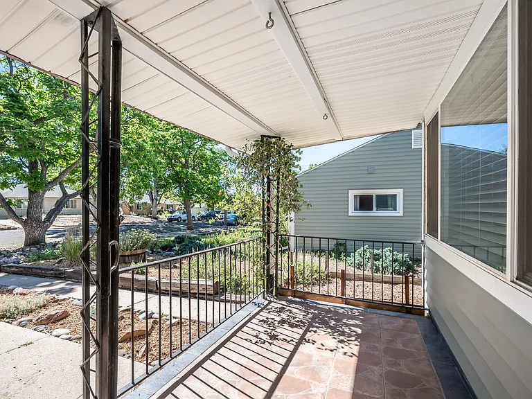 2140 Robin Dr — Photo 6