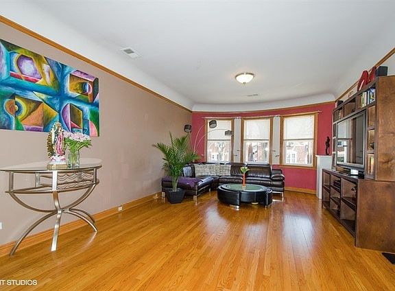 2nd image of 5840 N Saint Louis Ave #1N
