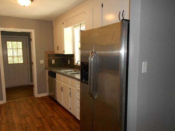 5th image of 304 Pine Hills Dr