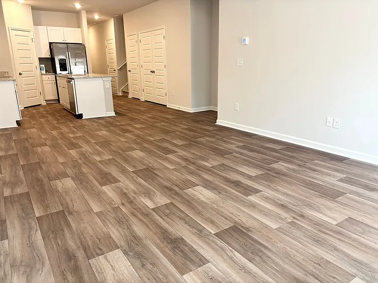 1033 Arborwood Dr SW — Photo 2
