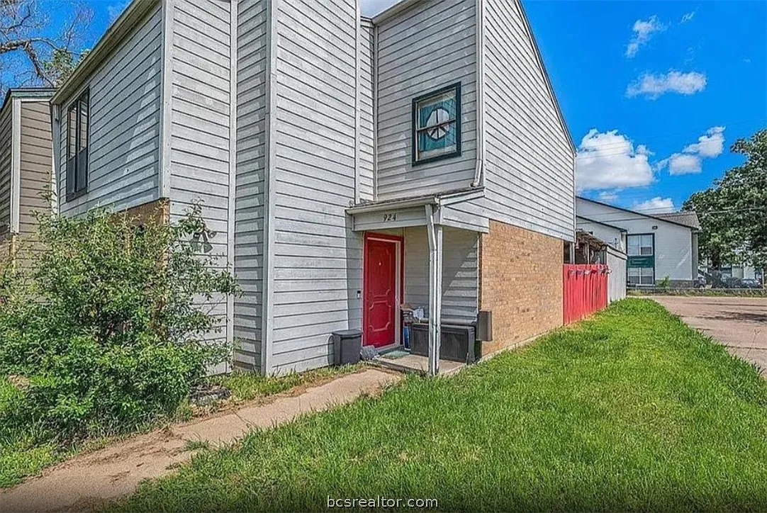 3 bed, 1.5 bath, 1282 sqft, $1,500 — Photo 3