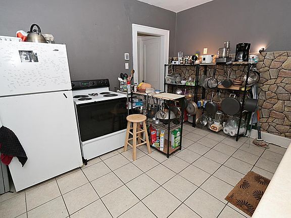 5th image of 2678 Dayton Ave