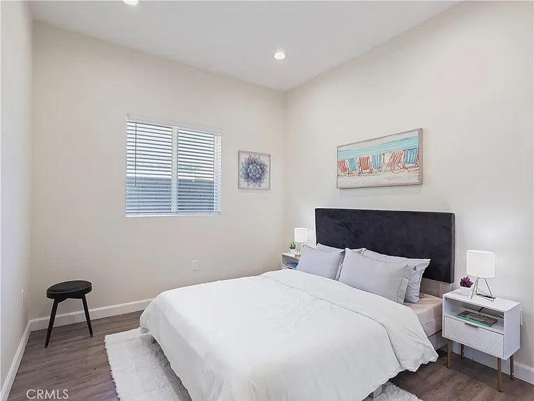 15803 Chatsworth St — Photo 23