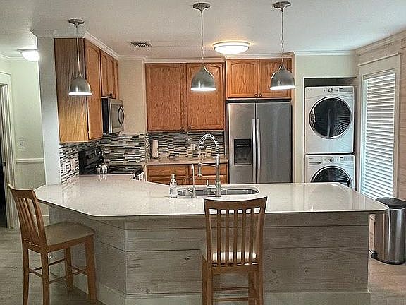 5th image of 302 Saint Andrews St APT 101B